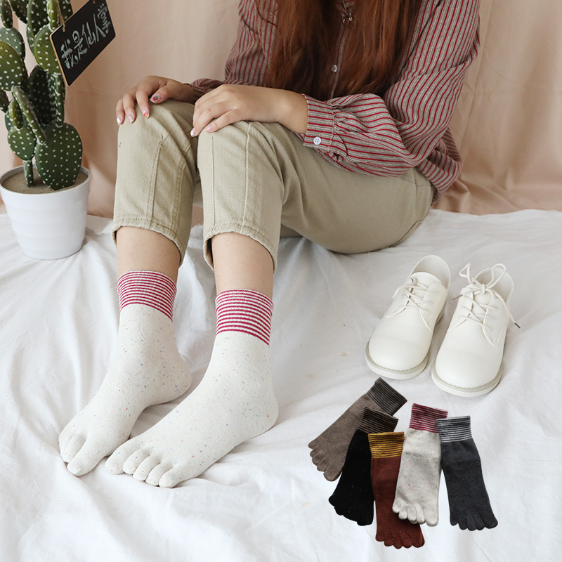 Five-finger socks ladies cotton tube socks autumn and winter women's socks gold stockings mouth retro Mori toe socks manufacturers wholesale