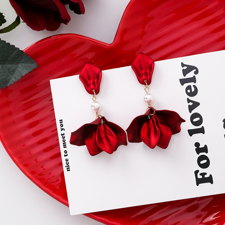 Sweet Exaggerated Red Rose Petal Tassel Earrings Retro Sexy Long Acrylic New Year Bride Earrings display picture 11