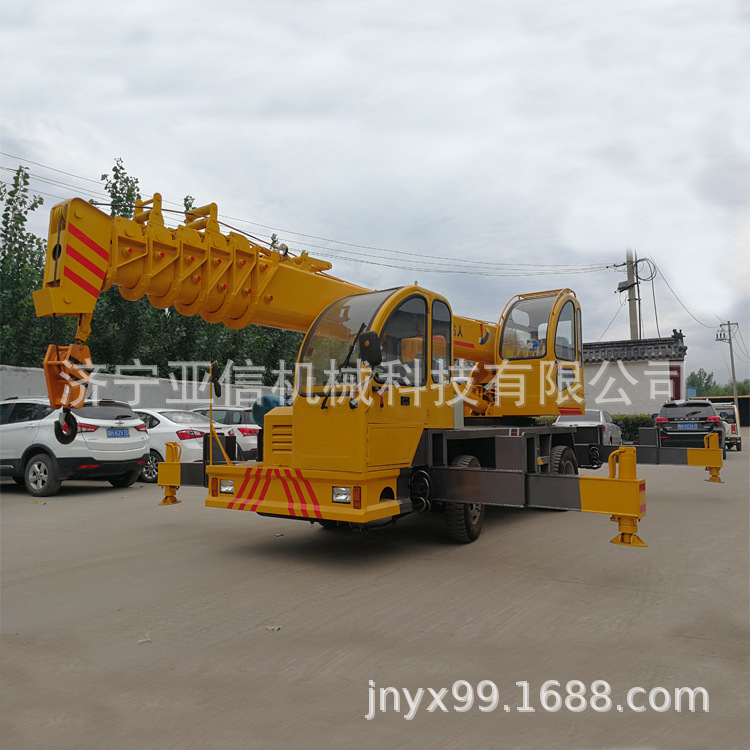 8吨汽车吊价格 小型变形金刚改装吊车 7吨吊车 汽车吊厂家