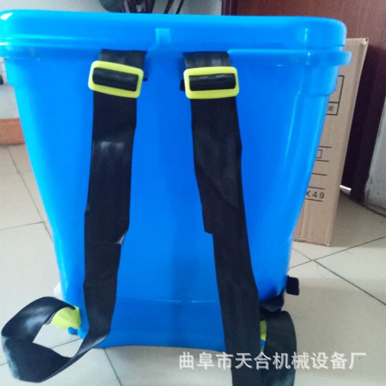 电动背负式菜园撒肥施肥机 鱼塘投料机 双肩背负式撒肥机