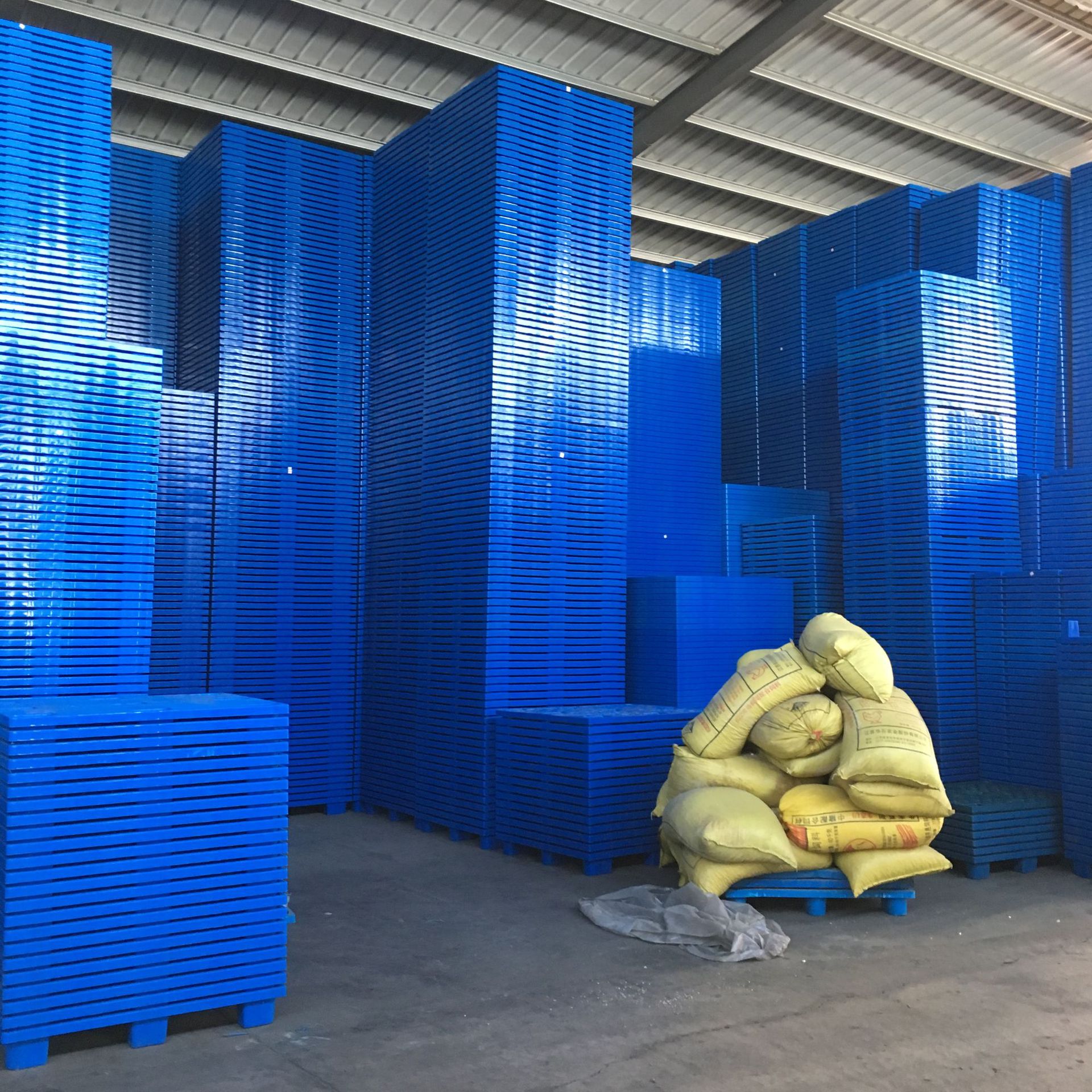 塑料托盘叉车垫板工具托板防潮板地台板塑胶卡板蓝色网格九脚托盘