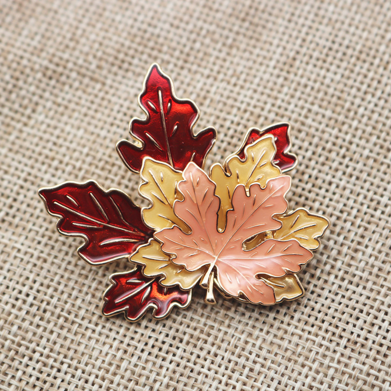 Plating Design Retro Pin Maple Leaf Alloy Plating Women's Brooches