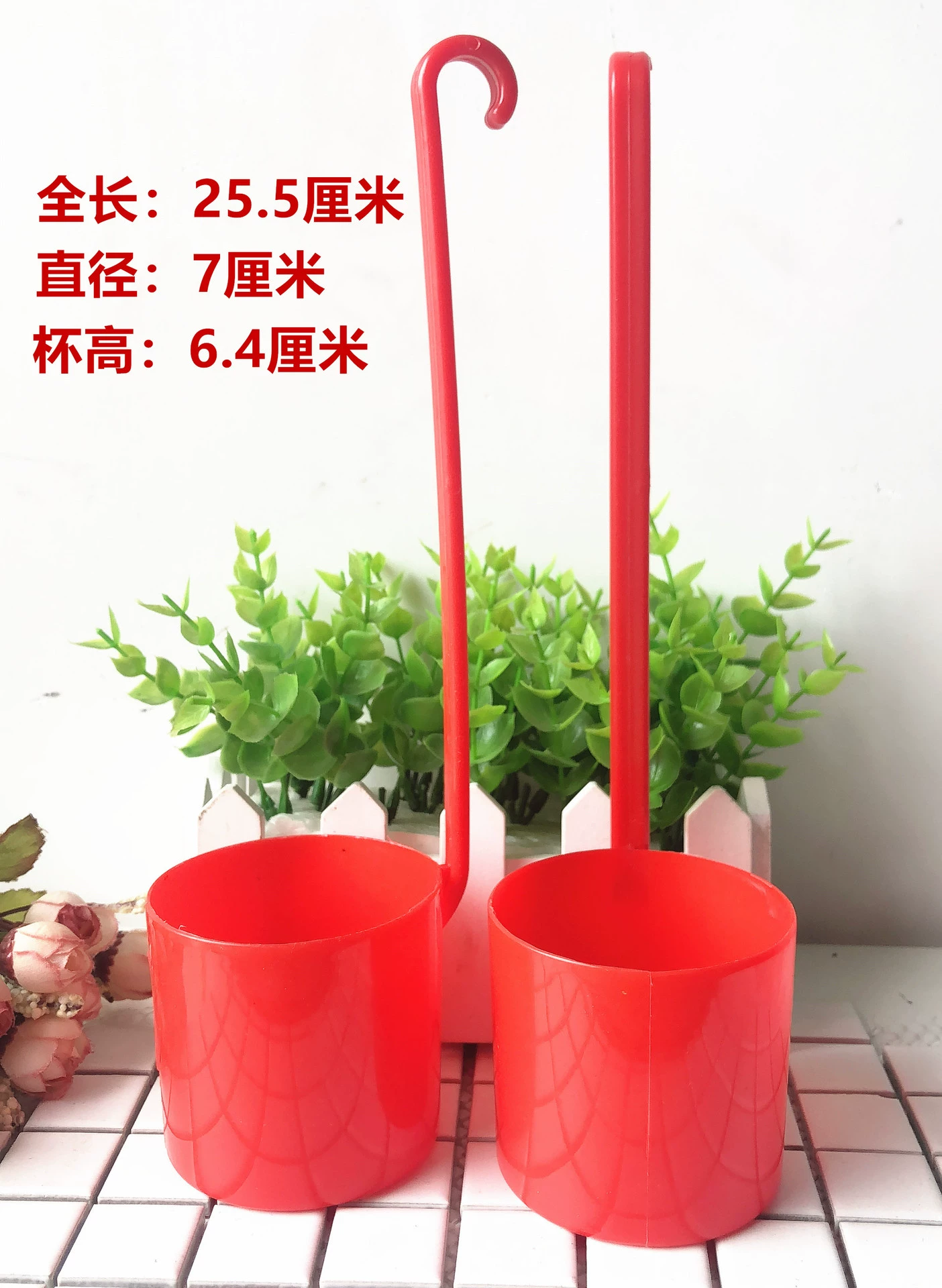 Один юань, два юаня, красное пластиковое вино, красное вино, один юань, два юаня