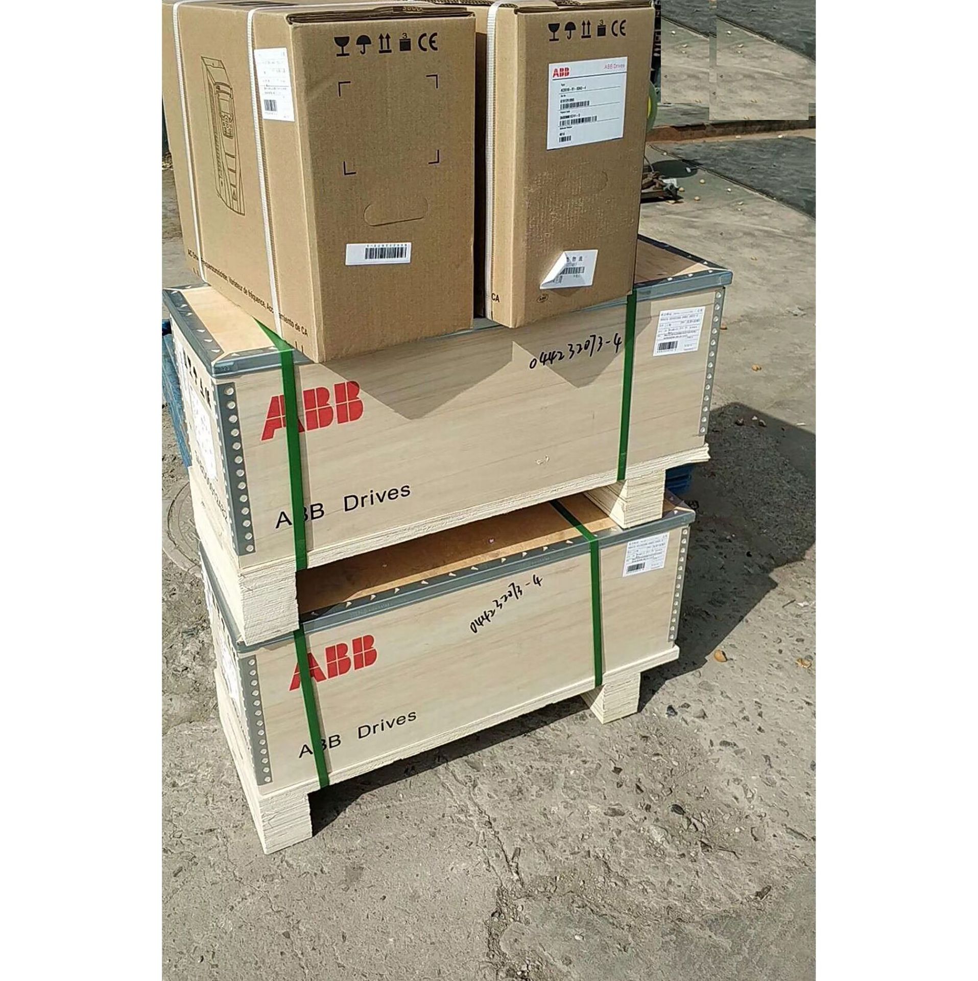 ABB紧凑型软起动器 PST300-600-70  ABB