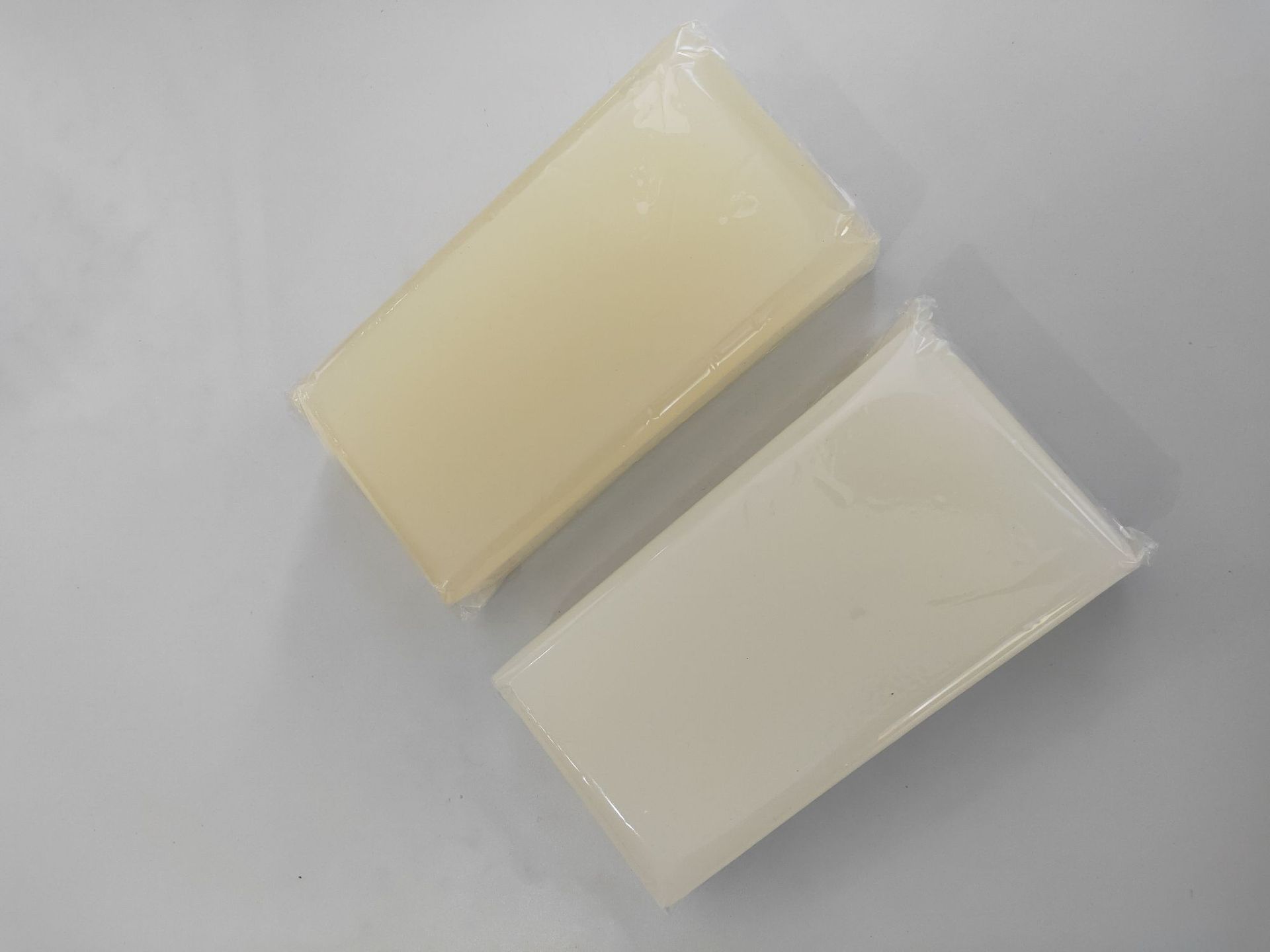 纺织品贴合业用热熔胶