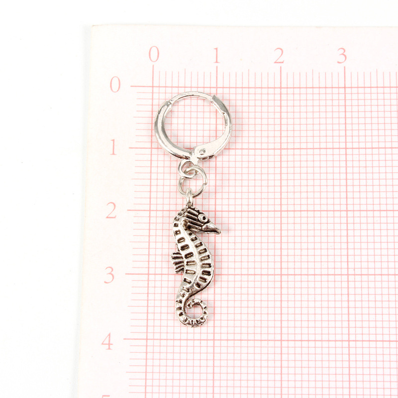 European Fashion Alloy Animal Hoop Earrings Cute Personalized Three-dimensional Seahorse Pendant Earring Ear Clip Female display picture 13