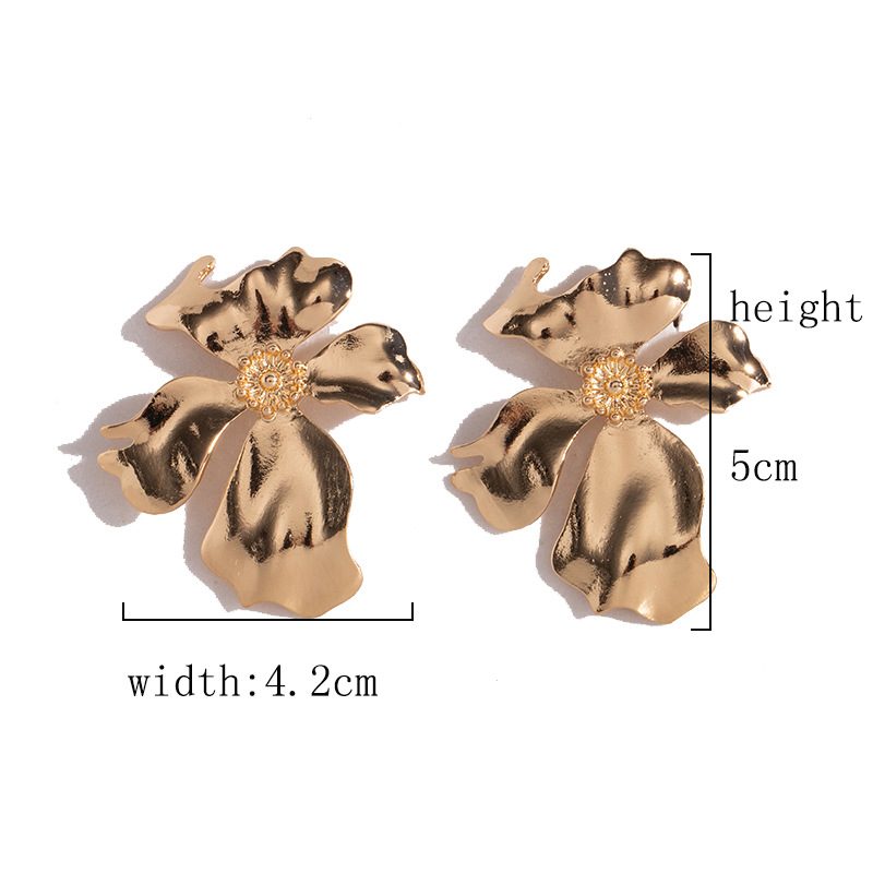 Golden Flower Retro Earrings display picture 1