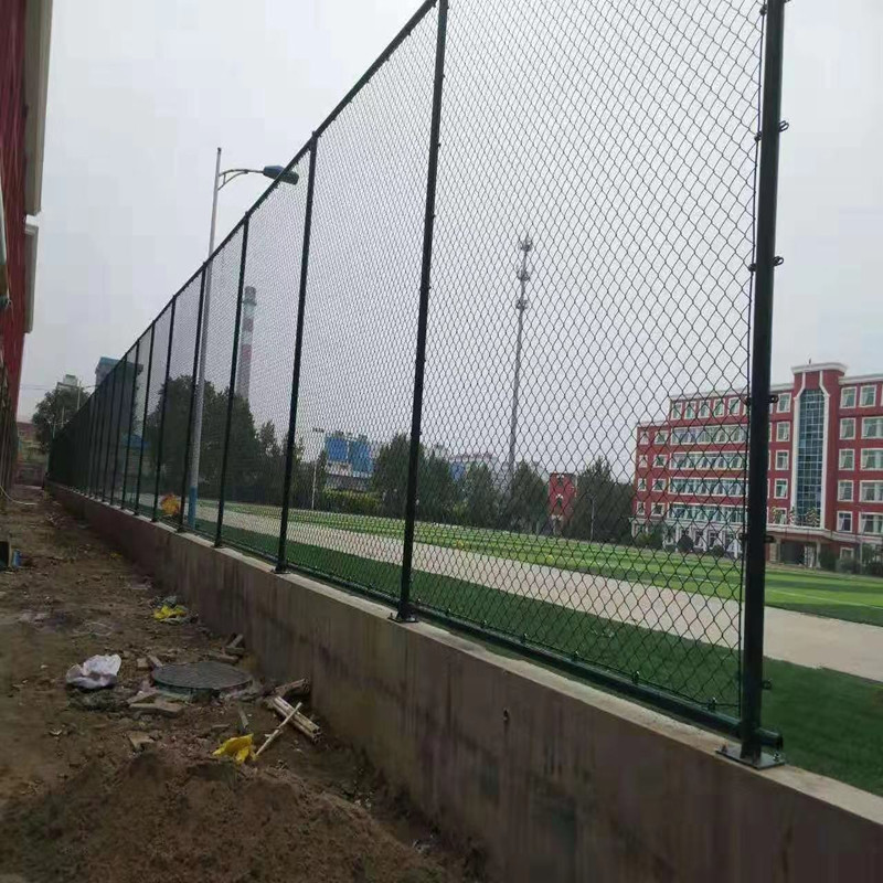 厂家直销球场围栏体育厂护栏低碳钢丝勾花  规格多种 可大量订购