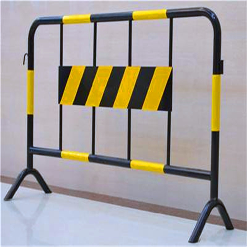 喷塑移动铁马批发  移动交通护栏厂家直销