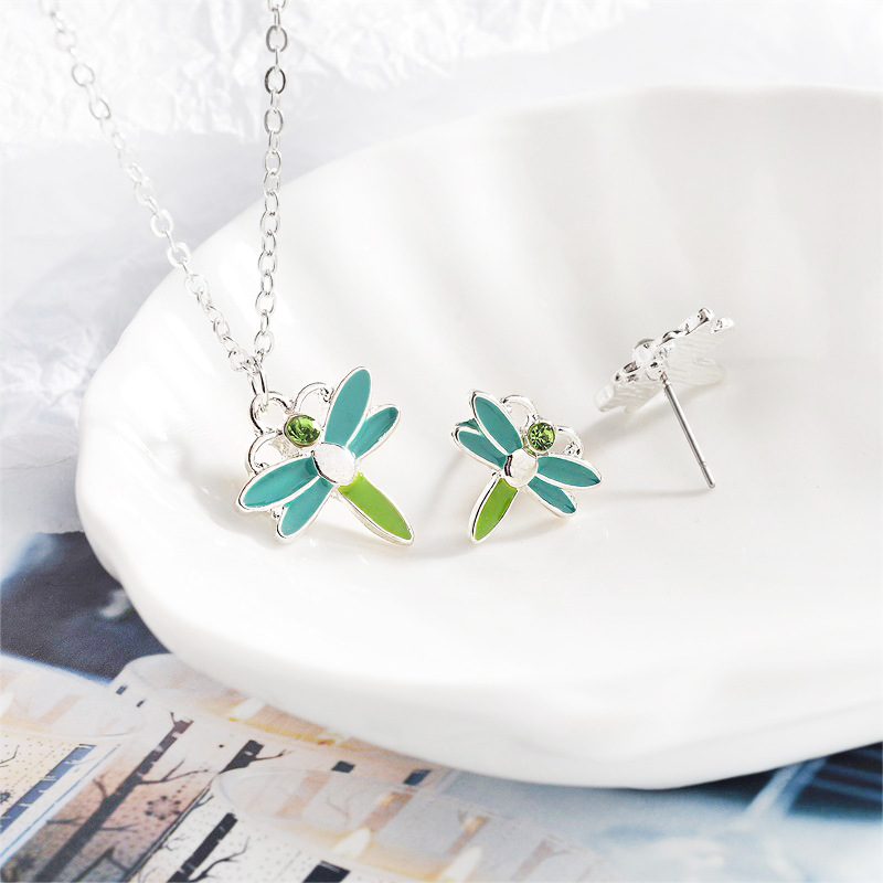 New Style Necklace Two-piece Jewelry Creative Dragonfly Necklace Earring Female Simple Wild Insect Pendant Necklace display picture 6