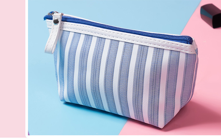 Women's Small All Seasons Polyester Stripe Fashion Square Zipper Cosmetic Bag display picture 8