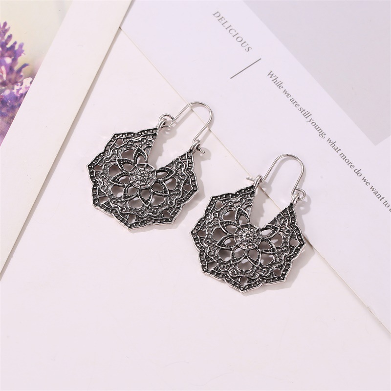 Nihaojewelry Wholesale Jewelry Bohemian Style Metal Hollow Spider Web Ear Buckle display picture 5