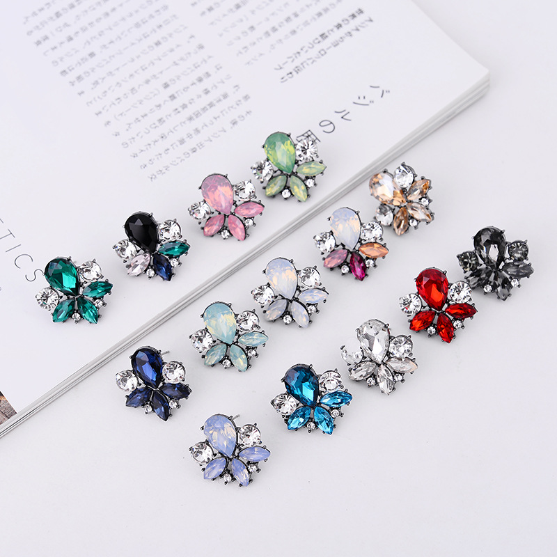 7g Weight Rhinestones Inlay Material Drop Earrings Classification 1 Pair Quantity Daily Occasion Alloy Material Geometric Pattern Women'S Gender Plating Design Retro Style 1 Pair Retro Geometric Alloy Plating Rhinestones Women's Drop Earrings 8