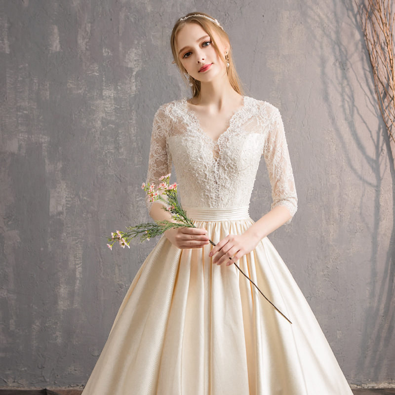 Main Wedding Dress 2025 New Bride Deep V Neck Palace Princess Large Size Simple Slimming Look Tail Light Female Forest Style