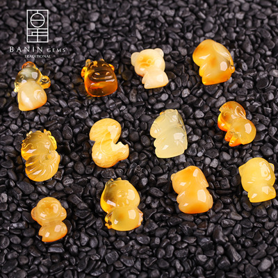 Chinese Zodiac Amber Beeswax gift Pendant Sign of the Zodiac carving auspicious birthday gift jewelry Manufactor Direct selling