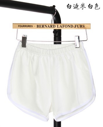 흰색 테두리 아이보리