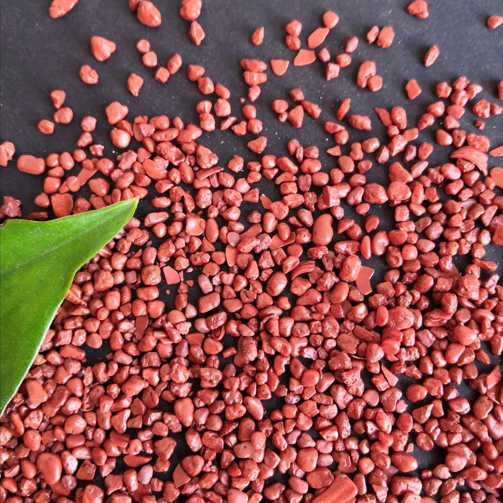 我厂生产彩色骨料陶瓷颗粒 高速减速带专用陶瓷颗粒 红 黄 蓝 绿