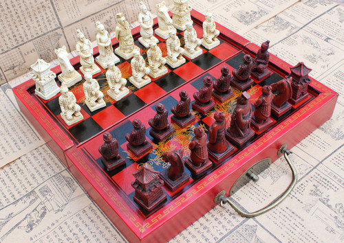 Cross-border retro international chess figurines, stone chess pieces, 3D chess characters, chess set with wooden chessboard, creative chess set