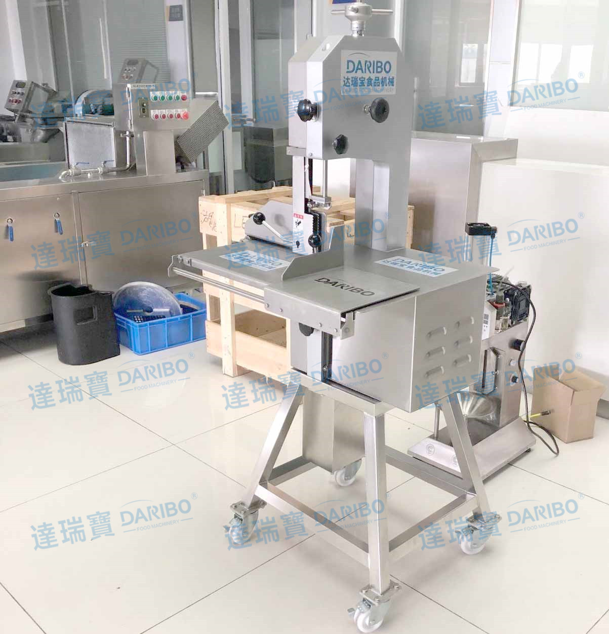 l屠宰场立式锯骨机 大棒骨切骨机 锯肋排机 排骨锯块机锯排骨丁