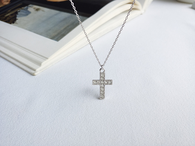 Cross Pendant Necklace Image 7