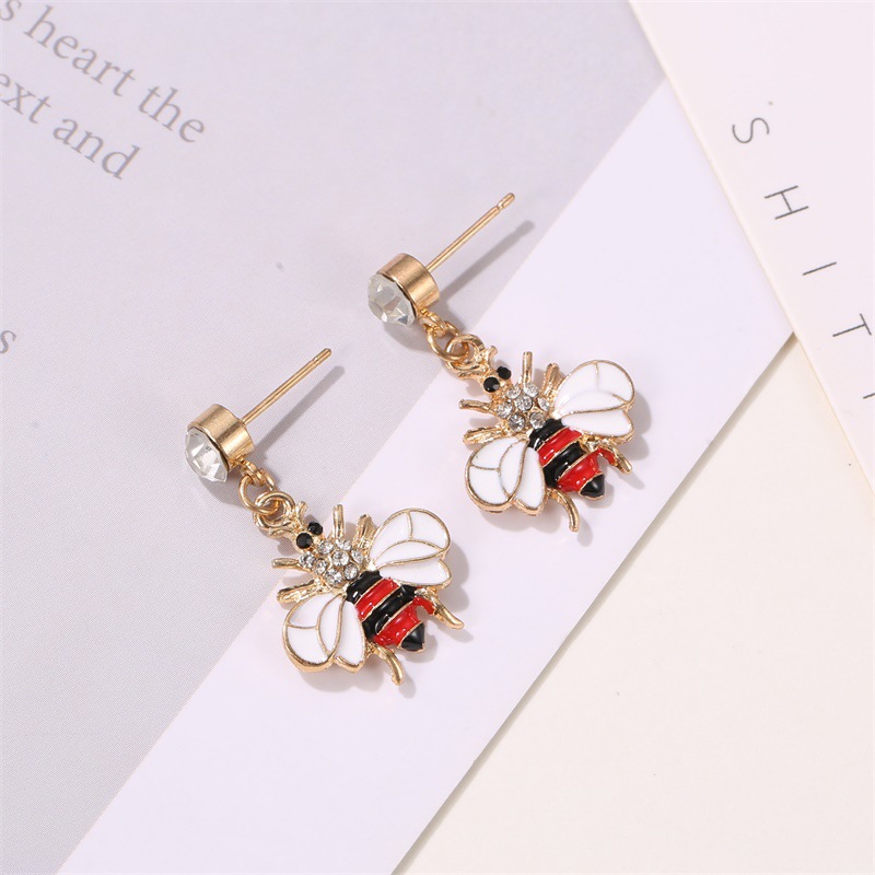 Explosion Earrings Cute Little Bee Stud Earrings Personality Sweet Earrings Long Earrings Wholesale Nihaojewelry display picture 4