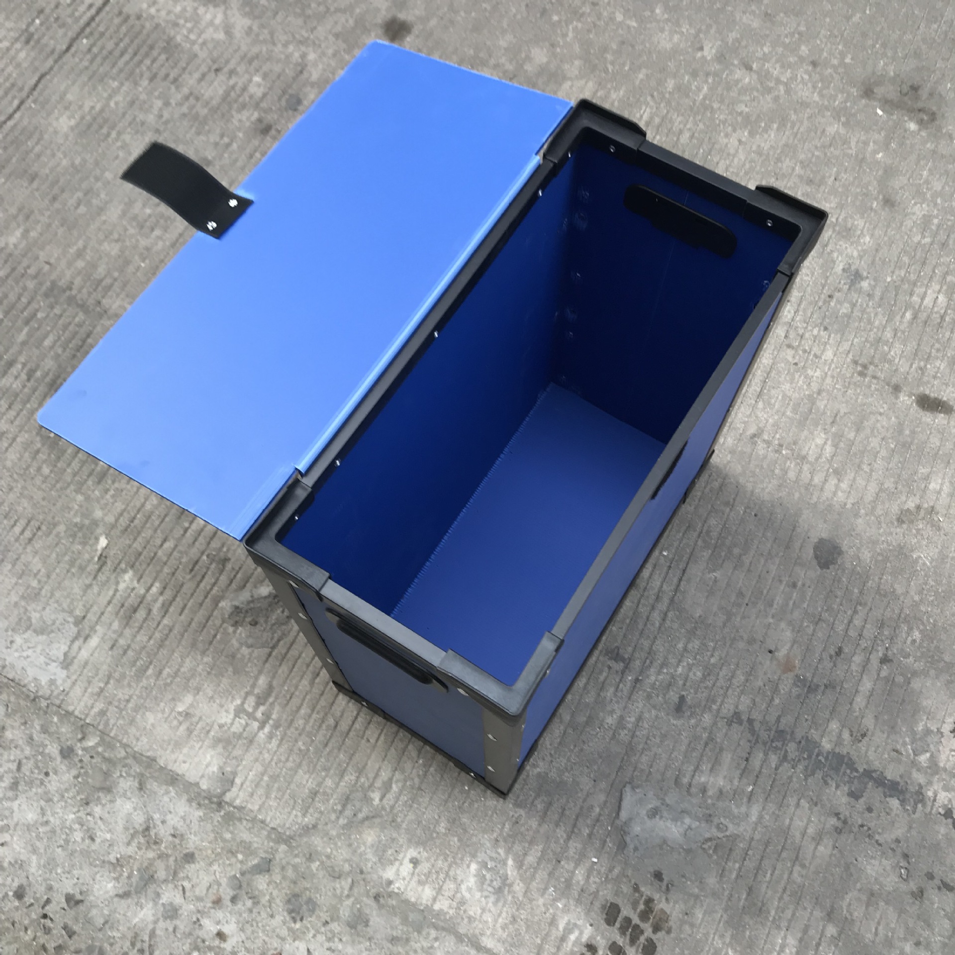 生产设计重庆防静电中空板刀卡箱 蓝色中空板周转箱 加固款骨架箱