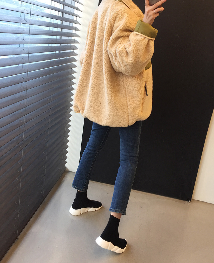 Women's Lamb Wool Coat With Pocket Detail And Stand Collar_voghion.com