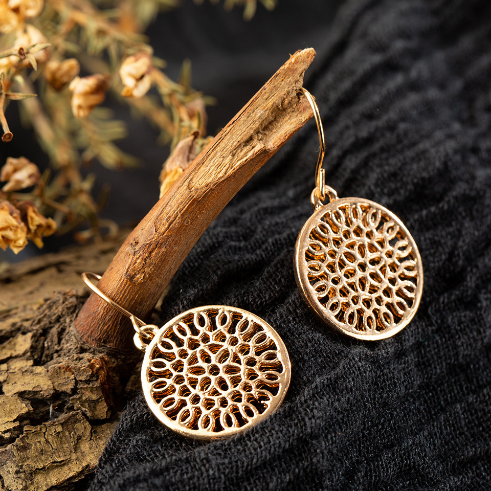 Fashion Round Hollow Carved Flower Alloy Earrings display picture 3
