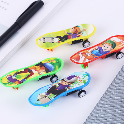 儿童回力车卡通滑板车塑料小玩具幼儿园益智玩具奖品滑板模型批发