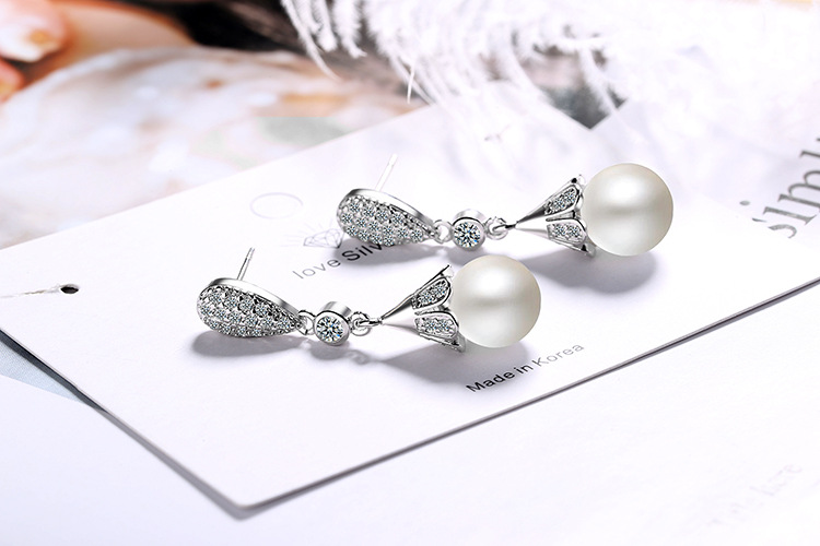 1 Pair Fashion Geometric Copper Inlaid Zircon Artificial Pearls Drop Earrings display picture 1