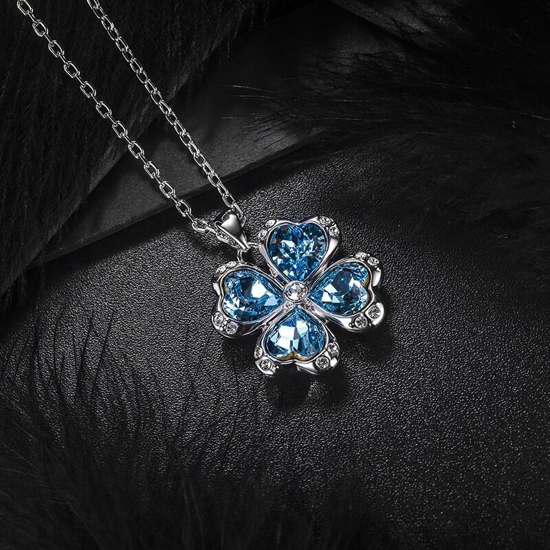 Nouveau Frais Cristal Pendentif Trèfle Collier Chandail De Mode Chaîne Clavicule Chaîne Féminine En Gros Personnalisé display picture 4