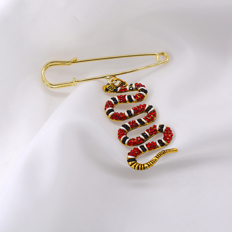 Korean Version Of The Retro Cute Simple Snake-shaped Wild Cardigan Brooch display picture 7