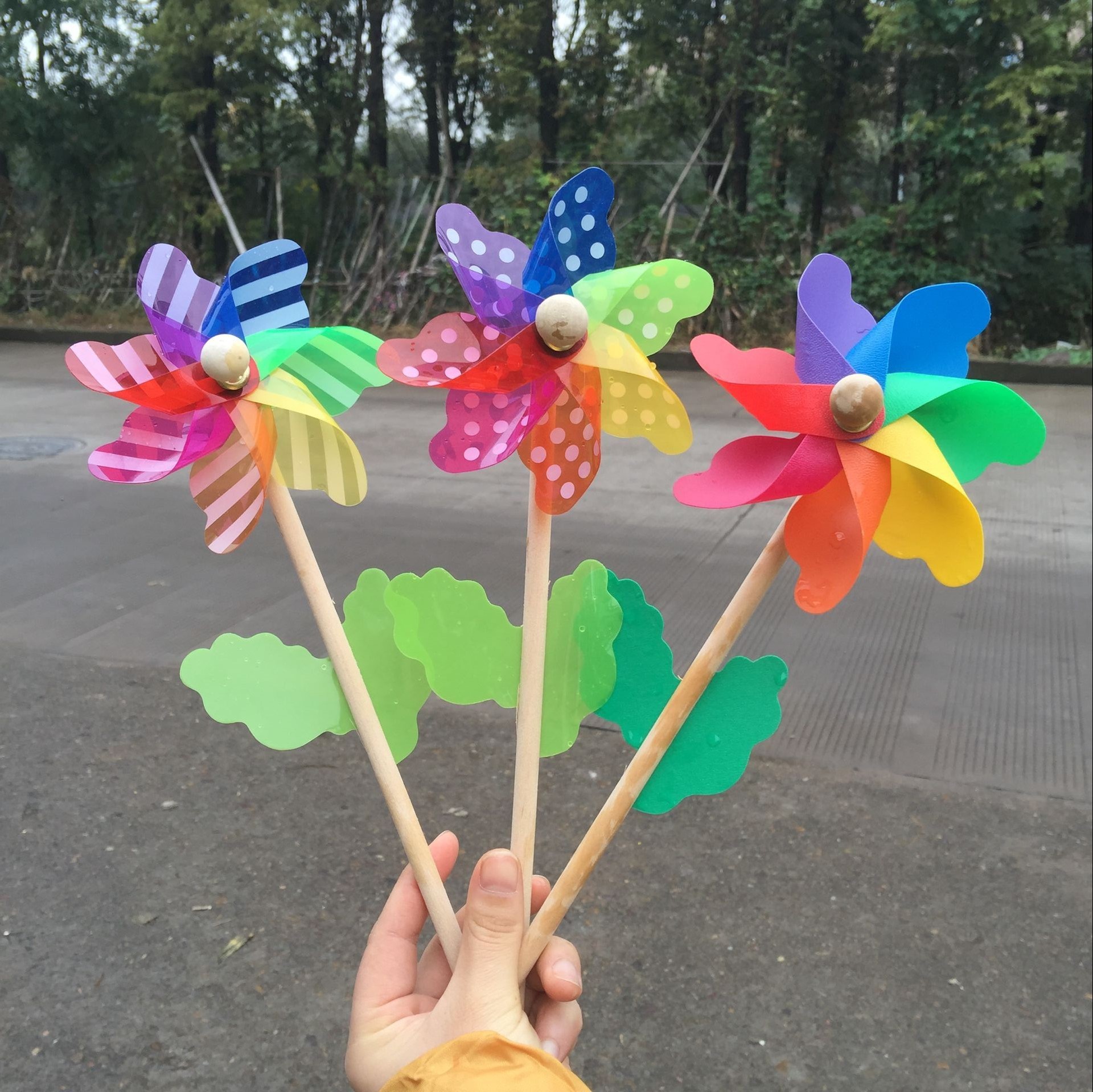 Jiuyini 12cm Woods windmill outdoors Attractions decorate kindergarten gift Toys customized Manufactor Direct selling