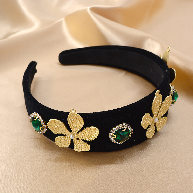 Alloy Material Baroque Leaves Gold Velvet Headband Emerald Crystal Thick Sponge Shape Catwalk Hairpin