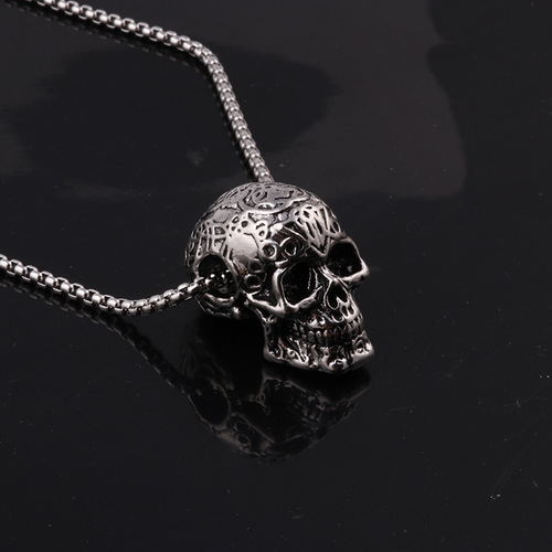 Hipster domineering man skull necklace in Europe and the new tide restoring ancient ways punk rock demon skull pendant accessories