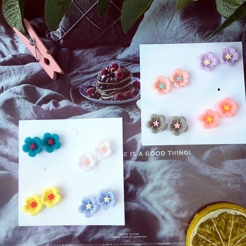 Wholesale Jewelry 1 Pair Simple Style Flower Resin Ear Studs display picture 5