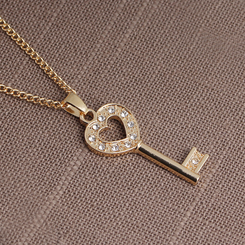 necklace chain clavicle chain fashion heart-shaped key Korean ladies love diamond inlaid pendant nec