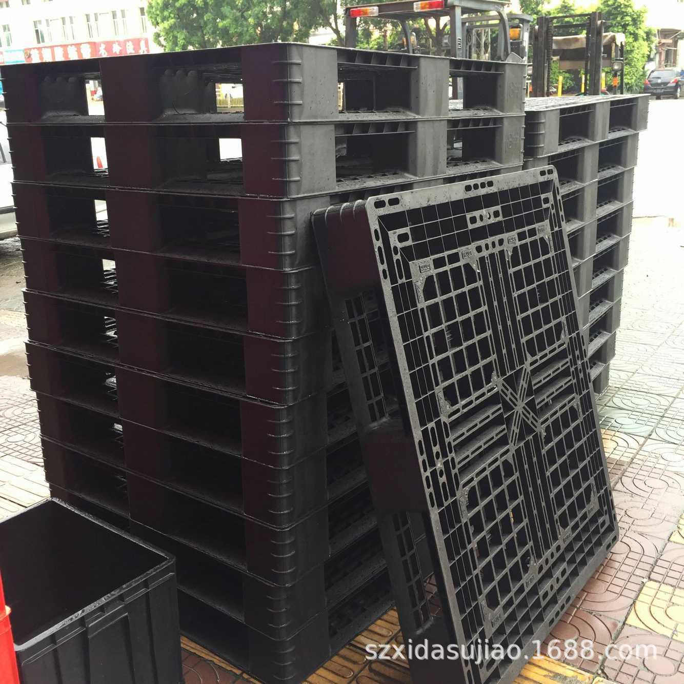 男字型黑色卡板