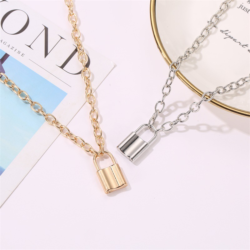 New Jewelry Sleek Minimalist Retro Metal Short Lock Necklace Clavicle Chain display picture 3