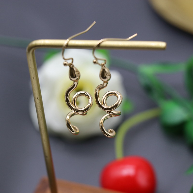 Golden Spiral Serpentine Pendant Earrings Animal Styling Earrings Zodiac Snake Earrings display picture 6