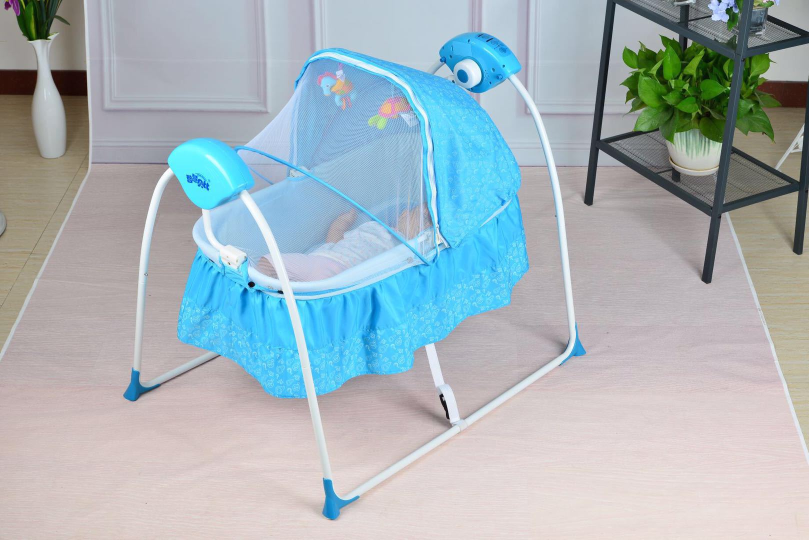 婴儿智能电动摇椅摇床秋千哄娃神器婴儿床批发详情图2