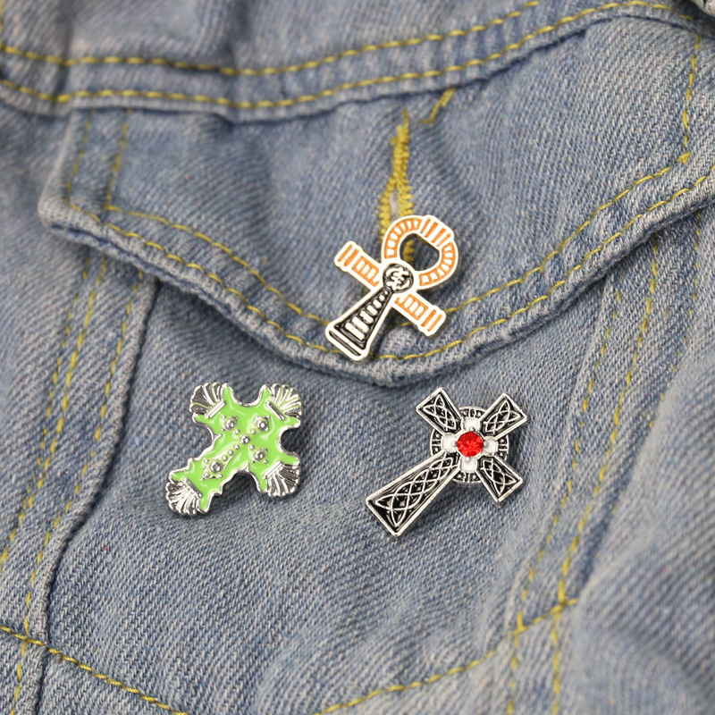 Anniversary, Business, Travel Occasion Alloy Material Cartoon Style Pin Cross Alloy Plating No Inlaid Unisex Brooches