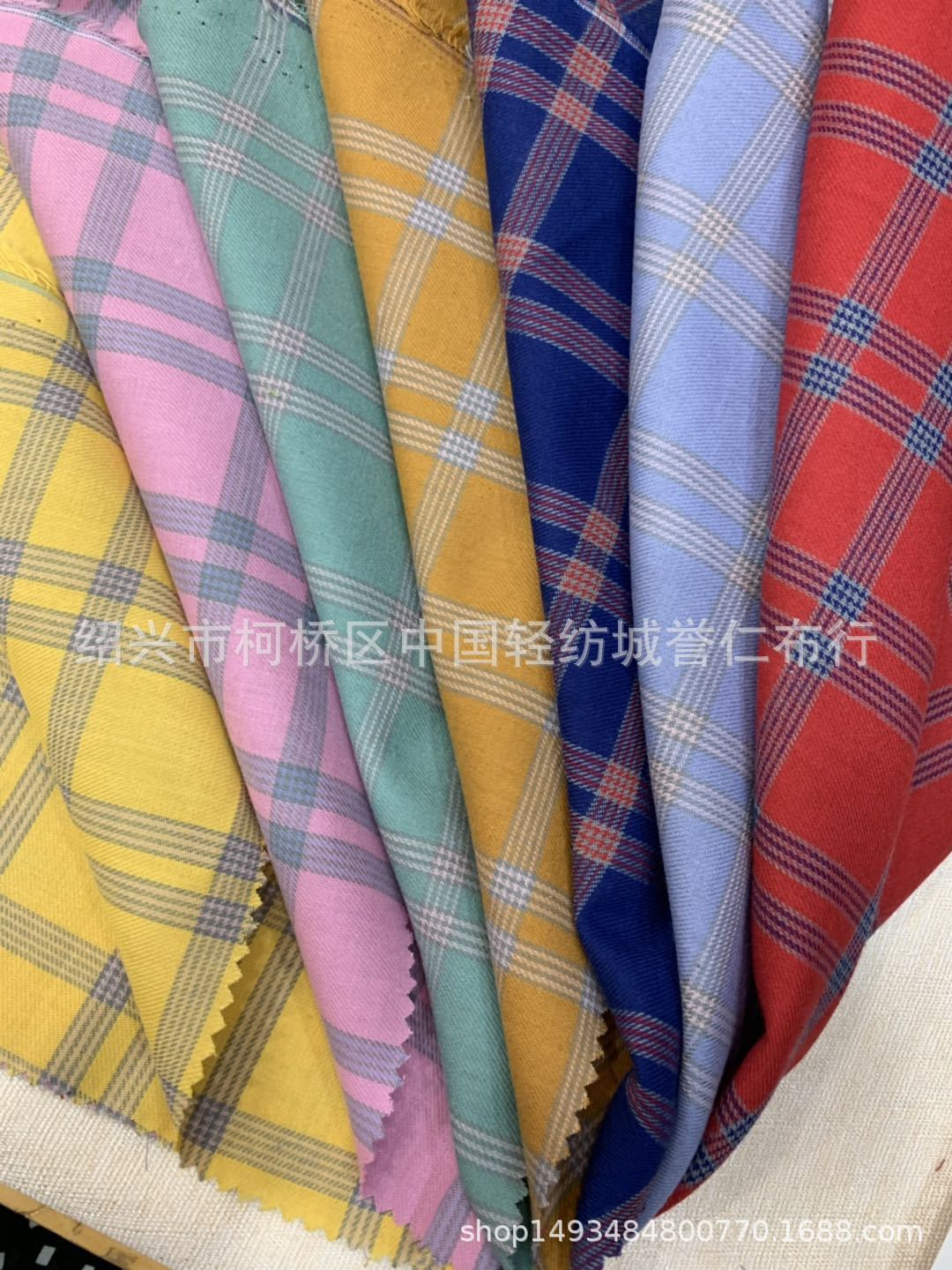 厂家直销现货供应全棉色织格子斜纹女装时尚裙子衬衫面料均可现货