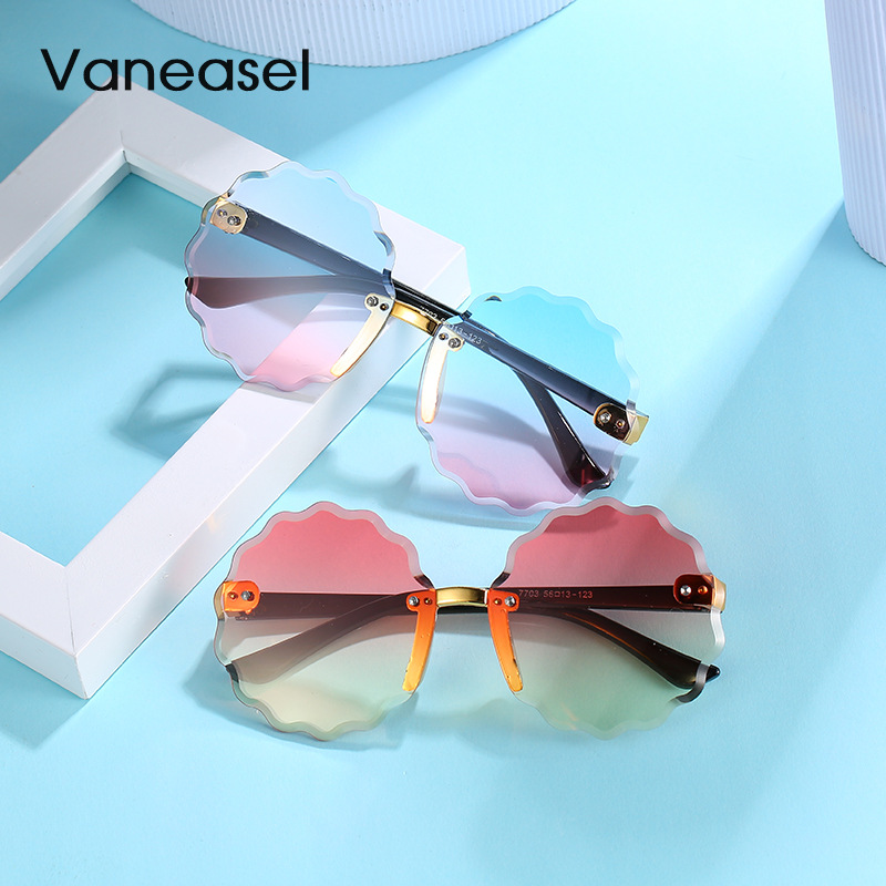 En stock al por mayor sin marco corte redondo onda encaje gafas de sol para niños moda multicolor océano pieza niños gafas de sol