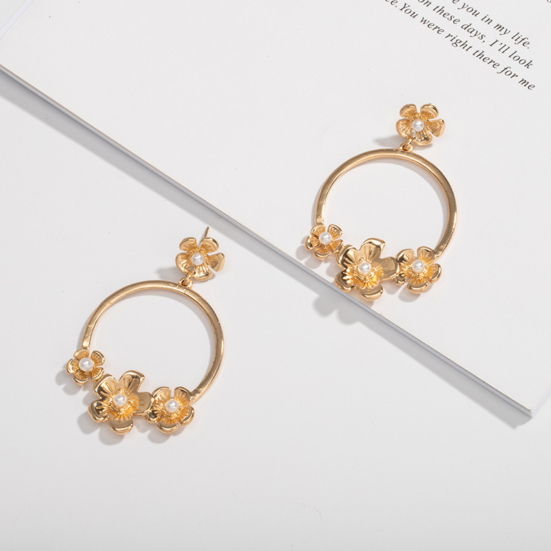 New Simple Pearl Flower Earrings display picture 5