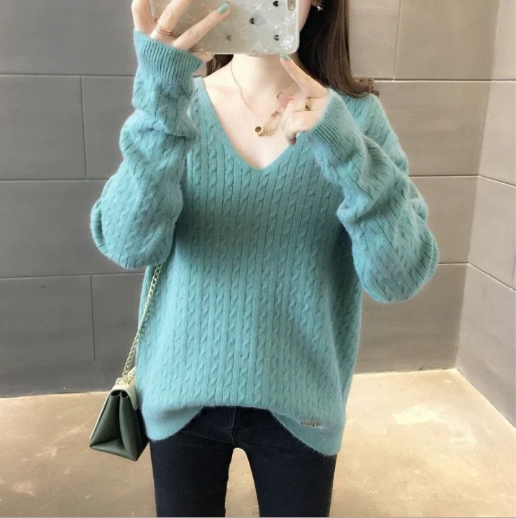 V-neck solid color twist knitted bottoming shirt