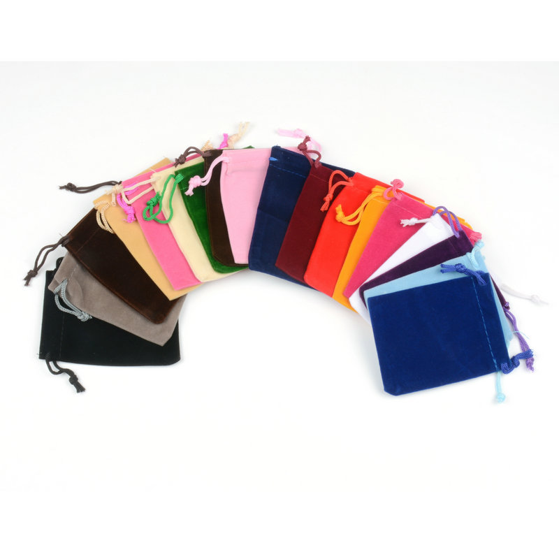 Fabricante en stock negro franela cordón bolsa cordón joyería embalaje bolsa paja auricular bolsa de franela