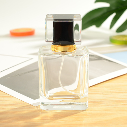 Manufacturer wholesale quality assurance cosmetic packaging perfume refill bottle 50ML glass spray portable empty bottle