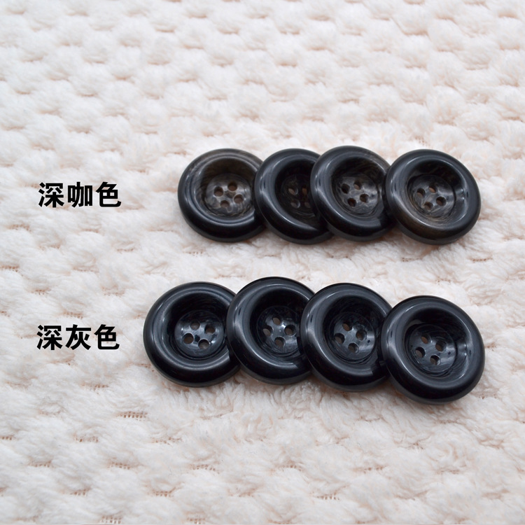 咖啡色时尚四眼扣精致树脂圆边纽扣库存SZSYK0255