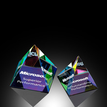 东南水晶金字塔创意奖杯定做年终颁奖企业年会纪念奖牌定制